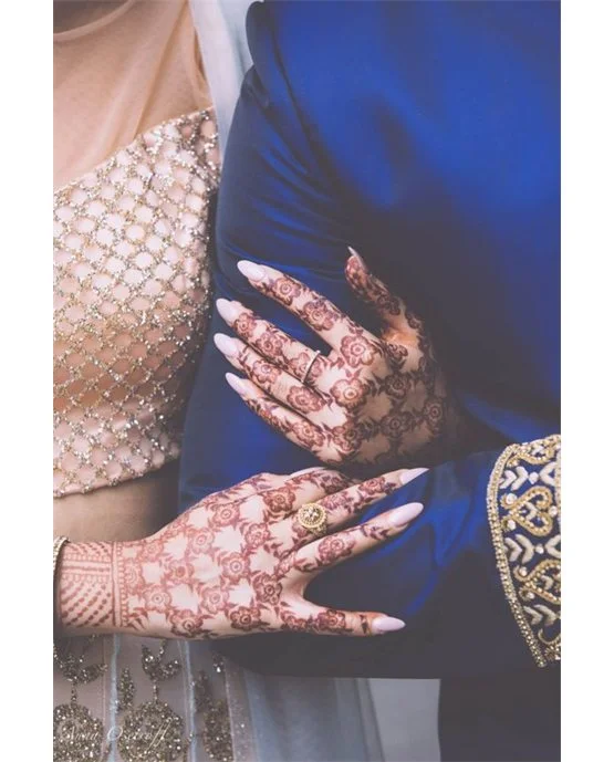 Elegant Wrap On Star Back Hand Mehndi Design